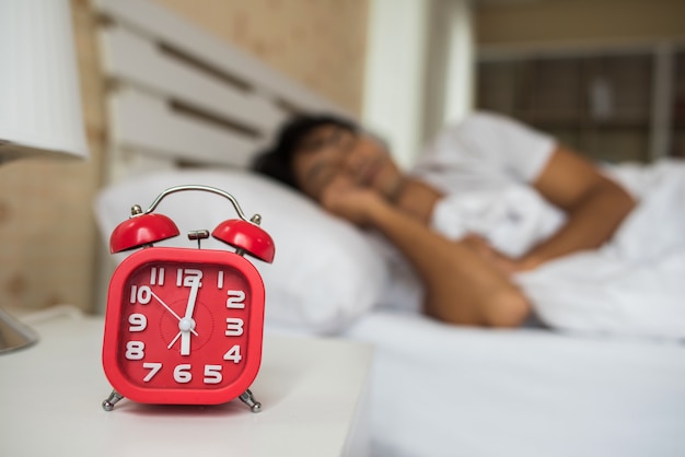 Despertarse a las 4 am: Un vistazo a su simbolismo en diferentes culturas y religiones