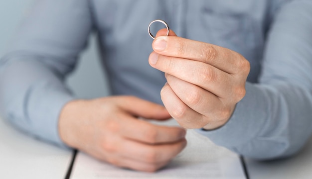 El Significado del símbolo de: Perder un anillo: el significado simbólico de una pérdida sentimental