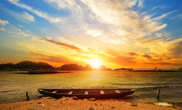 El Significado del símbolo de la puesta de sol: un cierre y renacimiento