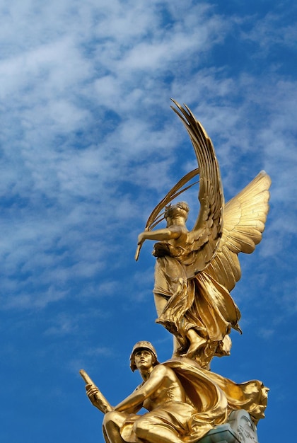 El ángel 1818: Un símbolo de protección y guía espiritual