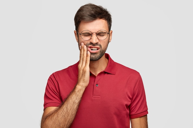 El dolor de dientes en diferentes culturas y su relación con la salud oral.