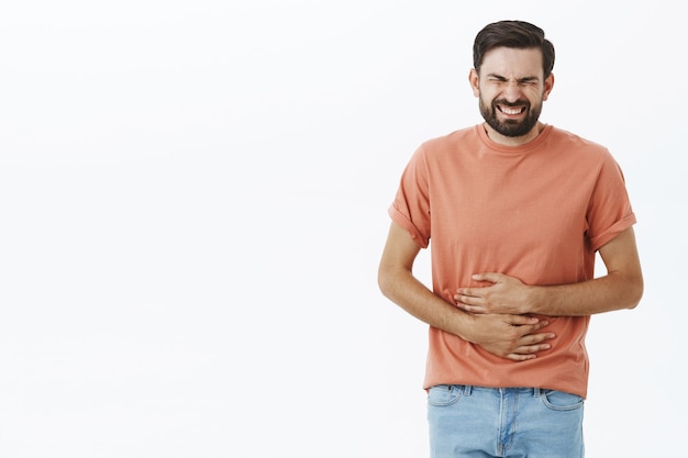 El dolor de estómago como símbolo de malestar físico y emocional