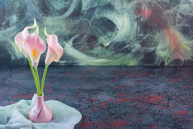 La simbología del aroma a flores en los cementerios