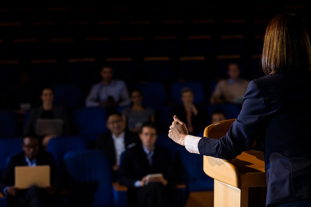 Qué significa soñar con política